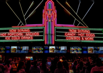 다시 문 연 극장 가보니…사뭇 달라진 낯선 풍경