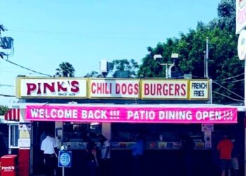 “반갑다” 핑크 핫도그(Pink’s Hot Dogs)재개장