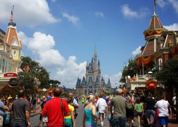 디즈니, 유니버셜  재개장…다저스 직관도 허용