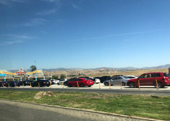 백신접종센터 가는 길마다 교통체증 몸살..매직마운틴 최악