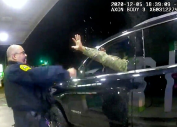 백인 경찰, 흑인 현역 육군 장교에 페퍼스프레이 폭행 ‘파장’ 확산