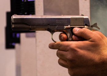 텍사스서 교통단속 경관과 운전자 총격전 2명 사망