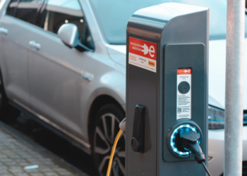 LA 전기차 충전소 6만개로 늘린다.