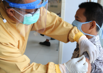 🔳김해원 칼럼(7)“직원 코로나 백신 접종 강요 안돼”