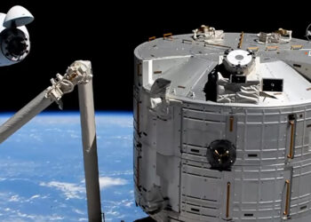 스페이스 X 우주선 국제우주정거장 도착