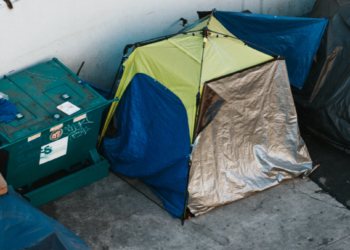 공원, 보도 등 공적공간서 노숙금지…8월까지 캠프 철거  