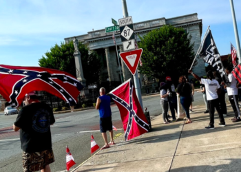 3명 숨지는 유혈사태 겪고 서야 100여년만에 철거 