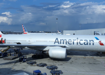 “옷차림이 불쾌해” AA항공사, 여성 보디빌더 탑승 거부