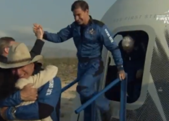 베조스가 브랜슨 눌렀다…사실상 최초(영상 포함)