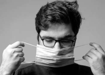 ‘오락가락’ CDC, “백신접종자도 실내 마스크 착용해야”