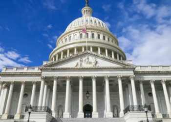 연방 의사당 마스크 미착용자 체포 지시 논란