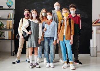 “교실서 마스크 벗으라니..CDC 제정신인가”