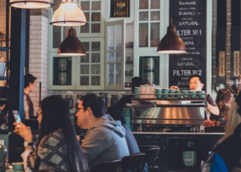 LA시, 백신 미접종자 식당 등 실내업소 입장금지..조례 추진