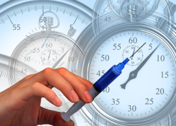 “거짓말했죠” 몰래 3차 백신 접종 받는 사람들