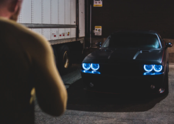 한인타운서 차주 칼로 찌르고 강탈..4가&버질