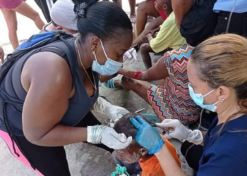 아이티 대지진 사망자 1,300여명으로 늘어