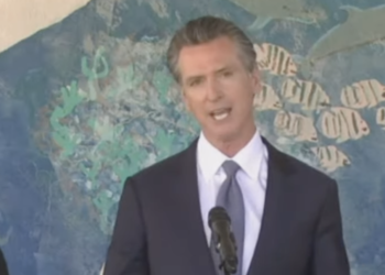 모든 공립교 교직원 백신 의무화..전국 최초