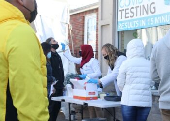 “모든 교직원 10월 15일까지 백신 맞아야”