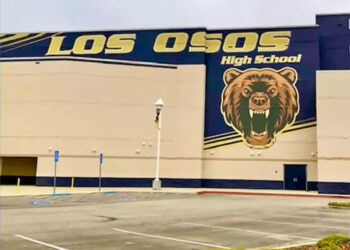 여학생 화장실에 몰카 설치한 고교 풋볼 코치 덜미