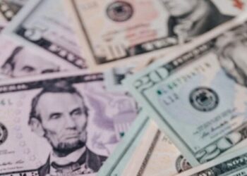 연준, 기준금리 동결..제로금리 해제 2022년 앞당긴다