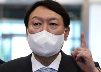 ‘고발사주 의혹’ 윤석열 무너지나…홍준표 급부상