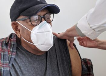 부스터샷 접종, 감염 예방 효과 10배 상승