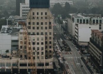 웨스트 헐리우드 실내장소 출입시 백신접종 의무화