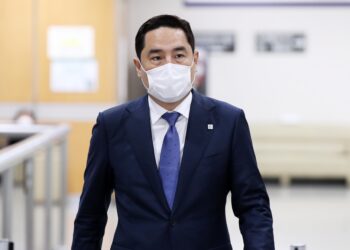 강용석, 김용호 등 가세연 운영진 체포 “강제 문 개방”