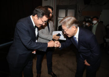 1차 선거인단’ 투표율 ‘70% 육박…이재명·이낙연 누가 유리?