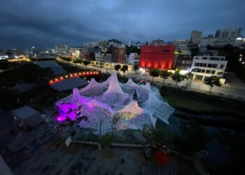 [한국 가면 여기]알록달록 한라산의 외출…산지천의 화려한 변신