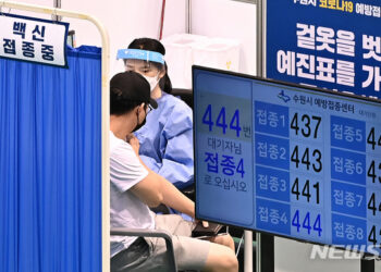 [지금 한국은]추석발 대확산, 신규확진 3273명 역대 최다