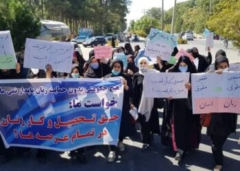 달라진 아프간 여성들 “여성인권 보호하라” 거리 시위