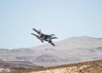 미군 훈련기 주택가 추락