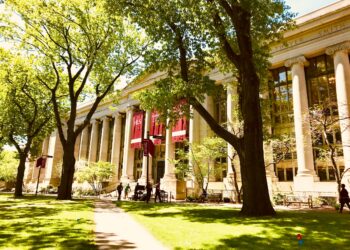 미 사립대 등록금, OECD 국가 3배 이상 비싸.. 연 3만2천달러