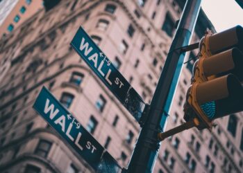 뉴욕증시, 국채금리 폭등 속 급락…나스닥 2.83%↓