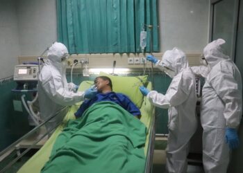 미국 코로나 하루 사망자 2300명 치솟아..6개월만에 최악