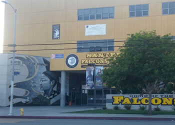 [1보]LA 지역 고교서 총격 사건…학교 폐쇄, 2명 부상