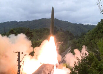 “왜 우리만 갖고 그래” 북한, 미국 이중기준 강력 비난