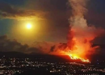 라팔마 화산폭발 “점점 더 공격적”..주말 2차 용암분출