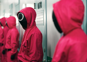 중국, 할로윈 앞두고 ‘오징어 게임’ 의상 대량 생산…미국선 “없어서 못 팔아”