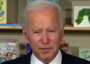 미국인들 “바이든 불안해” 지지율 뚝 떨어져