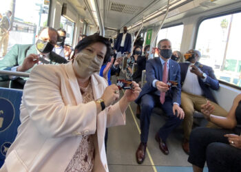 LA 학생들 버스, 전철  무제한 무료 탑승한다