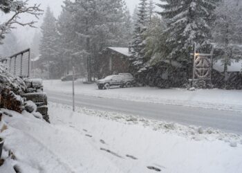 역대급 폭우에 홍수, 폭설까지..주민들 고립되기도