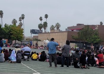 “출근 길 초등학교서 들린 K-POP에 뿌듯”