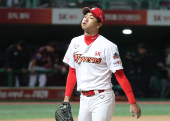 “잘 던졌는데” 9회 2사 후 역전 투런…날아간 김광현 8승