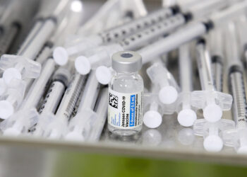 존슨 앤 존슨 백신 18세 이상 부터 부스터샷 접종 가능