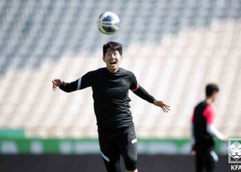 스카이 스포츠 “손흥민, 코로나 19 확진”