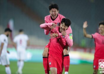 ‘손흥민 선제골’ 한국, 이란과 1-1 무승부…조 2위