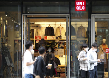 [지금 한국은] “불매운동 한다더니” 유니클로 품절 대란..대기줄 장사진