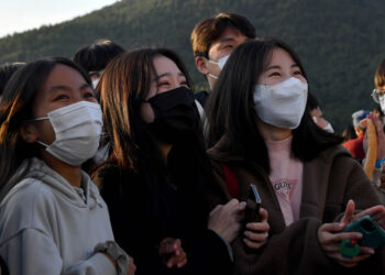 “가슴 뭉클하고 감격적”  K-로켓 누리호 시민들 환호
